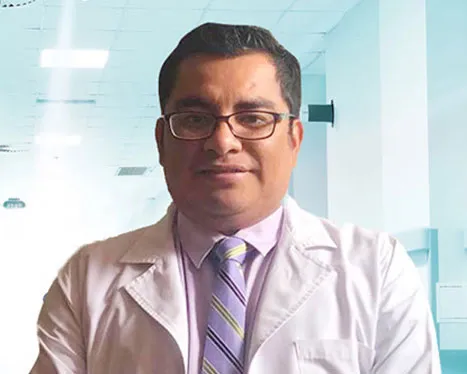 Dr. Diego García Caballero atención especializada en pie diabético, angiología, cirugía vascular, heridas, quemaduras y terapia VAC