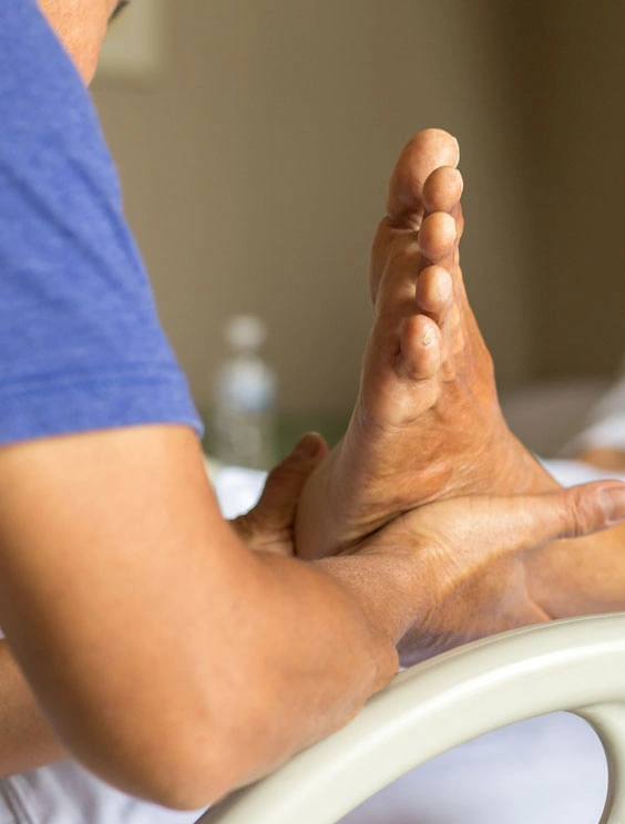 Dr. Diego García Caballero atención especializada en pie diabético, angiología, cirugía vascular, heridas, quemaduras y terapia VAC