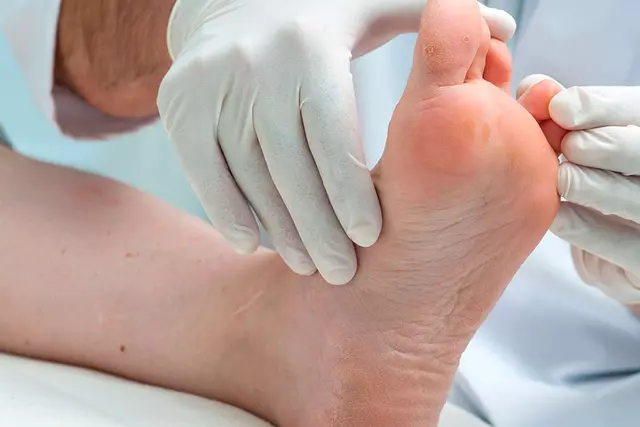 Dr. Diego García Caballero atención especializada en pie diabético, angiología, cirugía vascular, heridas, quemaduras y terapia VAC