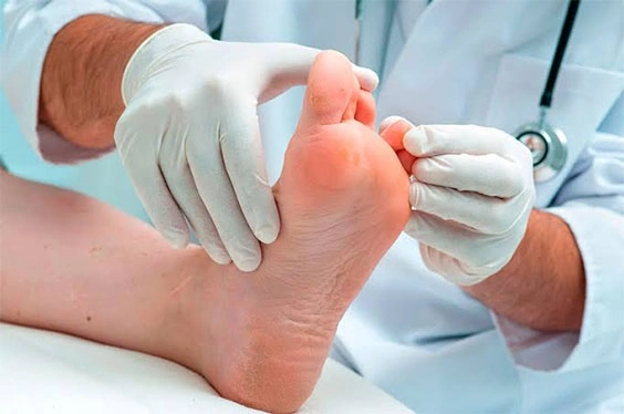 Dr. Diego García Caballero atención especializada en pie diabético, angiología, cirugía vascular, heridas, quemaduras y terapia VAC
