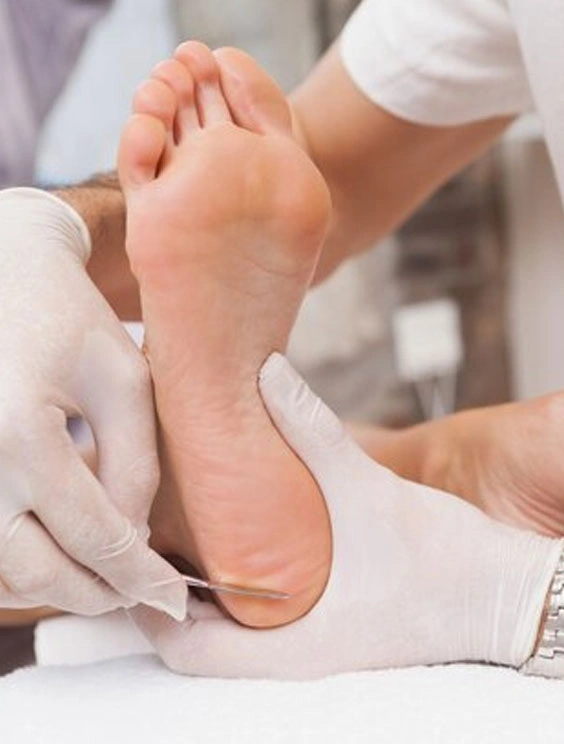 Dr. Diego García Caballero atención especializada en pie diabético, angiología, cirugía vascular, heridas, quemaduras y terapia VAC